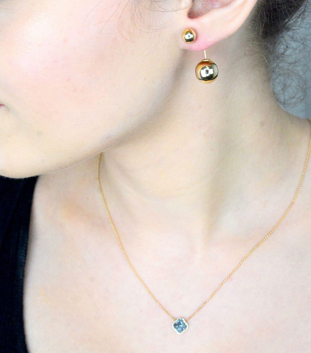 Złoty naszyjnik damski koniczyna z czarnymi diamentami 585 N10163 Y G BD Zawieszka posiada 41 czarnych brylantów wielkości 0,09 ct, czystości SI oraz barwie H. 1.jpg